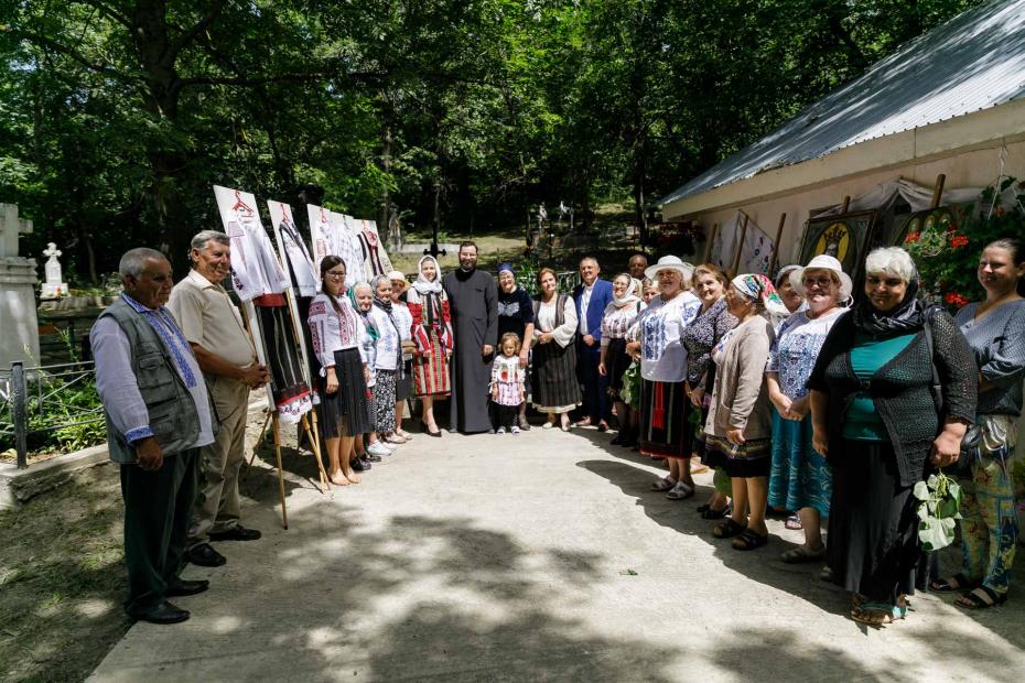 Expoziție de icoane și costume populare la parohia „Sfântul Gheorghe” Șcheia