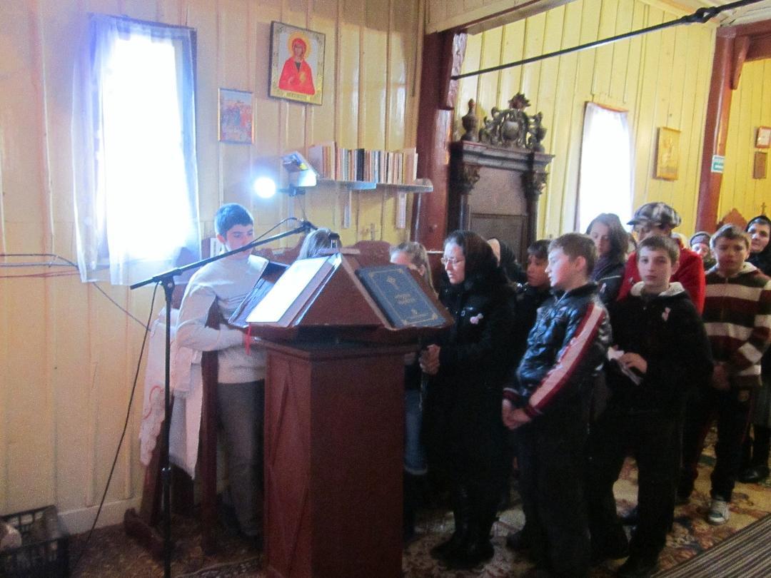 D-na Petronela și cei de la strană