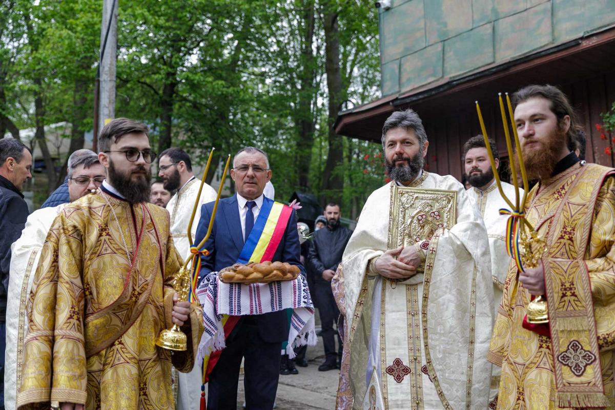 PS Nichifor Botoșăneanul a slujit la parohia „Sfântul Gheorghe” – Șcheia / Foto: pr. Silviu Cluci