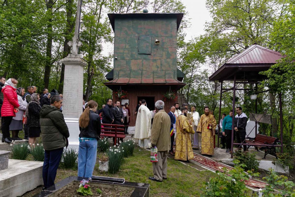 PS Nichifor Botoșăneanul a slujit la parohia „Sfântul Gheorghe” – Șcheia / Foto: pr. Silviu Cluci