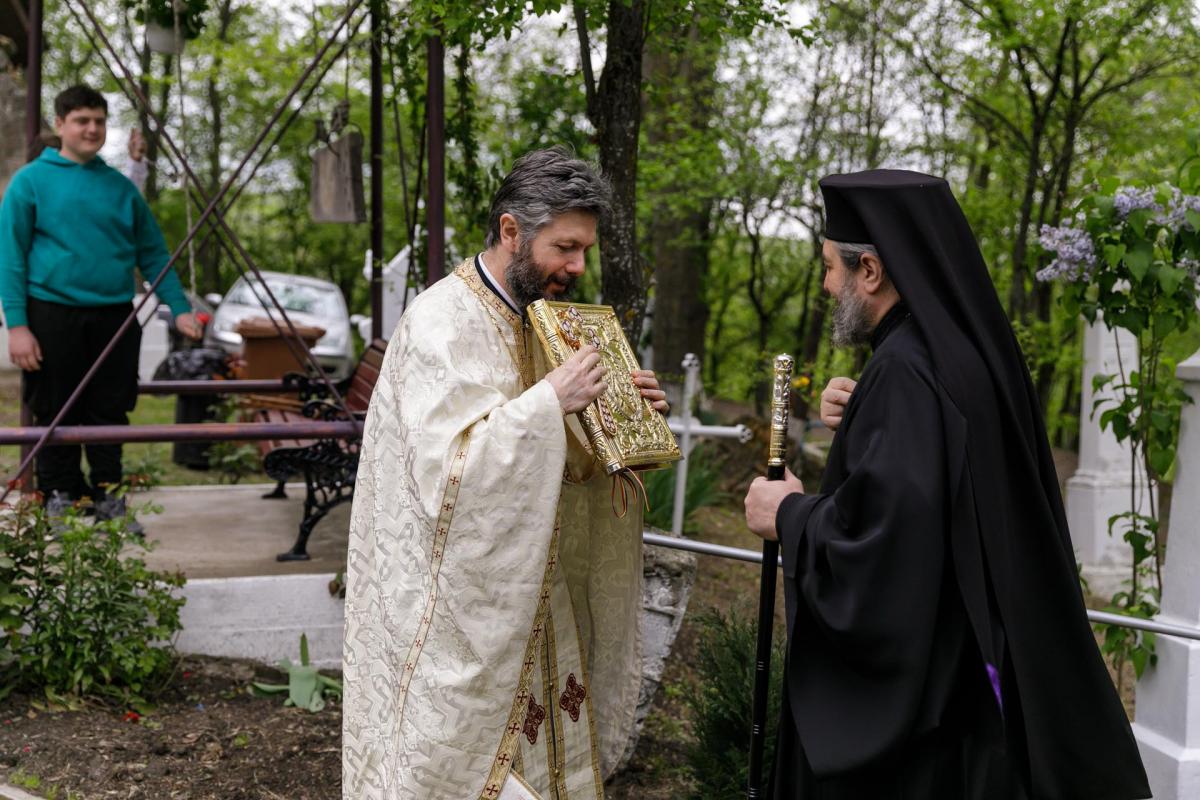 PS Nichifor Botoșăneanul a slujit la parohia „Sfântul Gheorghe” – Șcheia / Foto: pr. Silviu Cluci