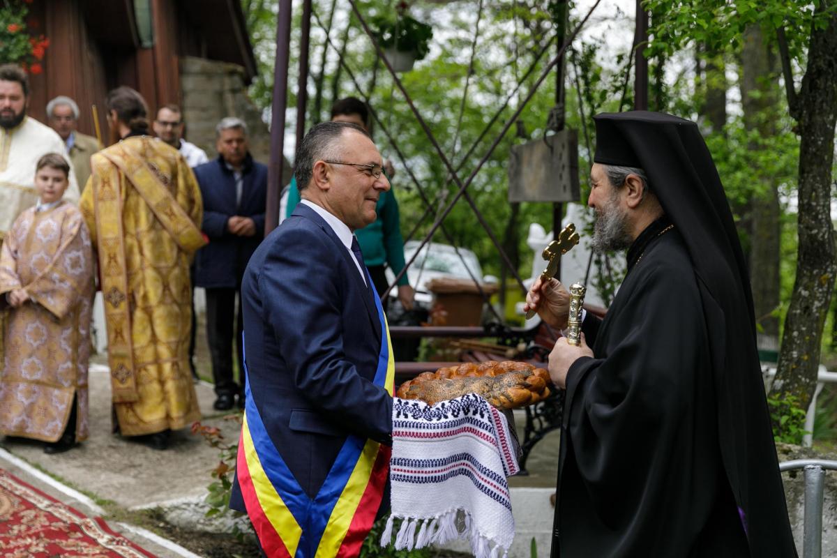 PS Nichifor Botoșăneanul a slujit la parohia „Sfântul Gheorghe” – Șcheia / Foto: pr. Silviu Cluci