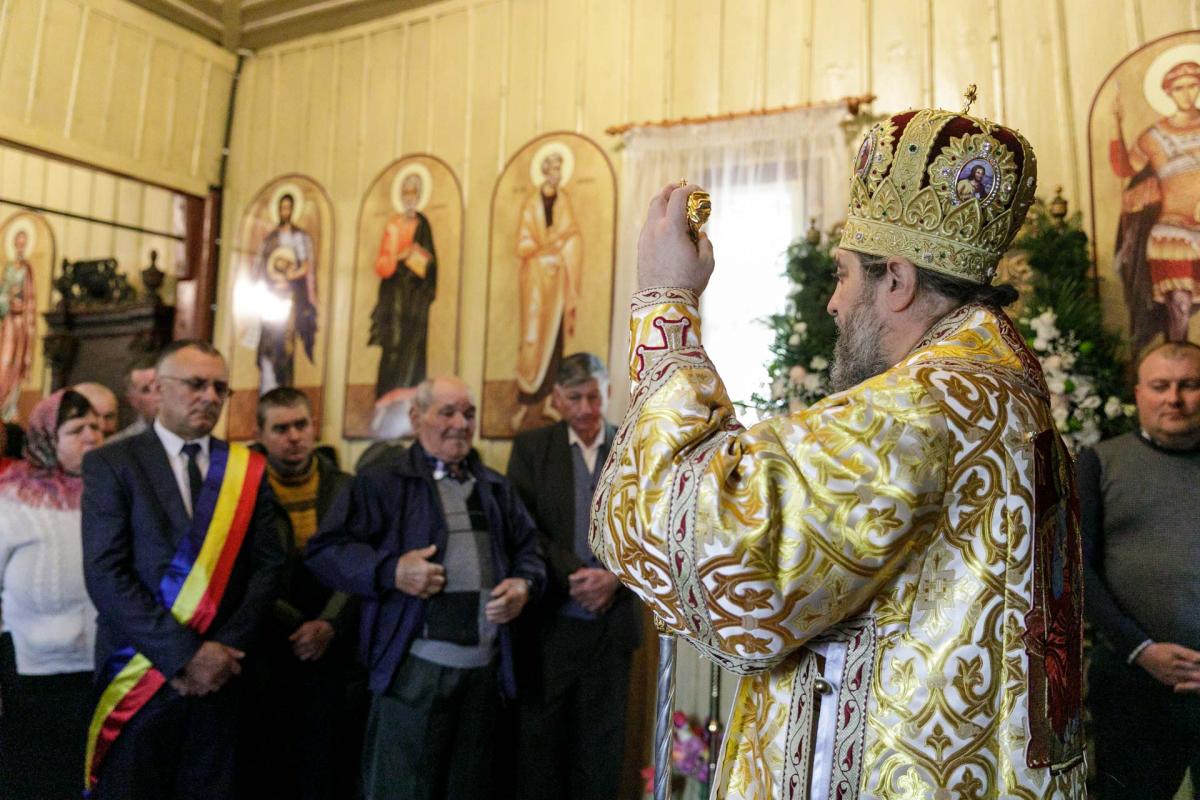 PS Nichifor Botoșăneanul a slujit la parohia „Sfântul Gheorghe” – Șcheia / Foto: pr. Silviu Cluci