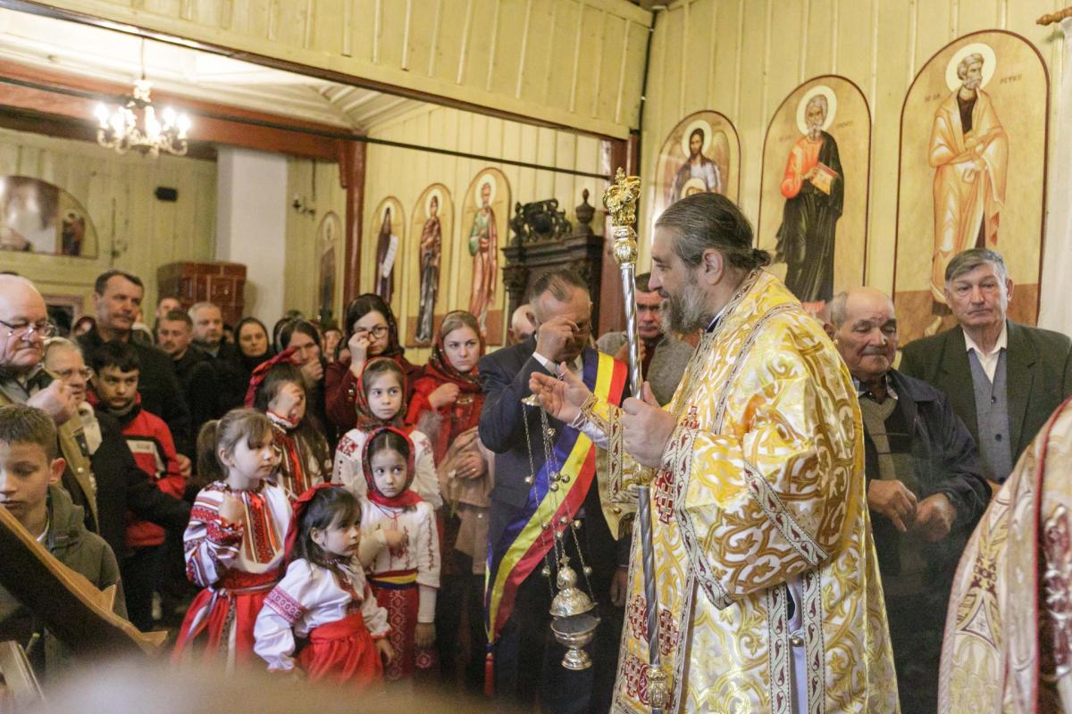 PS Nichifor Botoșăneanul a slujit la parohia „Sfântul Gheorghe” – Șcheia / Foto: pr. Silviu Cluci